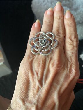 Silver Flower Statement Ring - Elegant Bloom Design